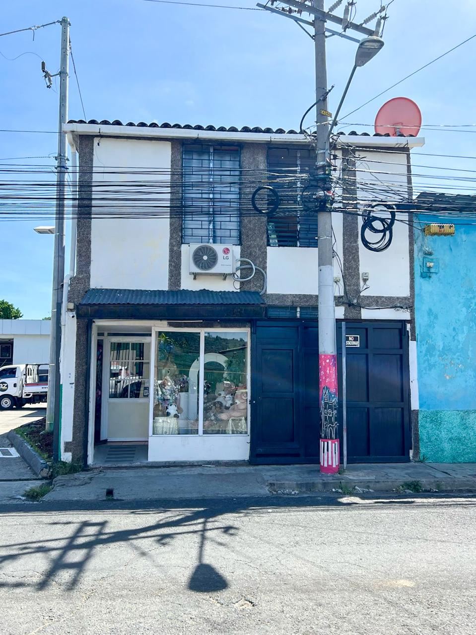 RE/MAX real estate, El Salvador, Santa Ana, COMMERCIAL SPACE IN HIGH FOOT TRAFFIC AREA – AV. INDEPENDENCIA, SANTA ANA